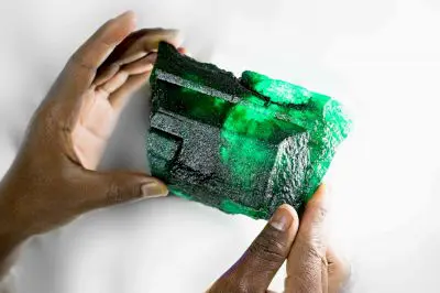 How to distinguish natural emerald from artificial one?