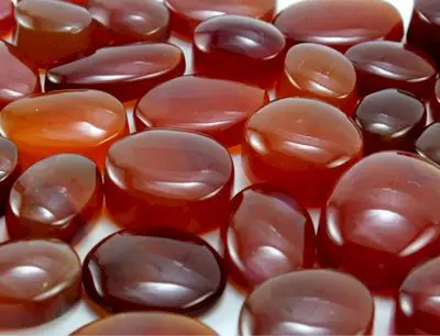 The best agates are red, yellow and white