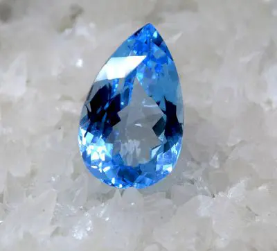Topaz is formed in mountainous and volcanic areas and is cooled by magma flows