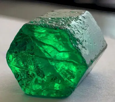 Afghanistan's five-lion emeralds with crystal size and good transparency compete with the best varieties found in Colombia that have had no analogues in the last 400 years