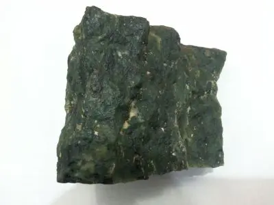 Color, transparency, purity, weight, place of extraction and its type affect the price of jadeite