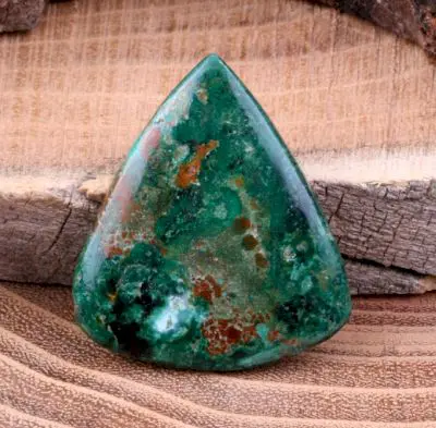 Pure chrysocolla is actually quite rare Effective factors affect the pricing of stones, including weight, color, transparency, purity and stone cutting