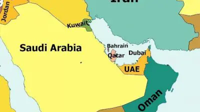 Kuwait has land borders with Iraq and Saudi Arabia and water borders with Iran via the Persian Gulf‎
