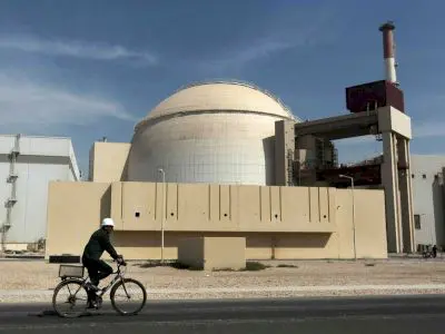 فبسبب برنامج إيران النووي، أصبحت إيران دولة مدانة ومعزولة
